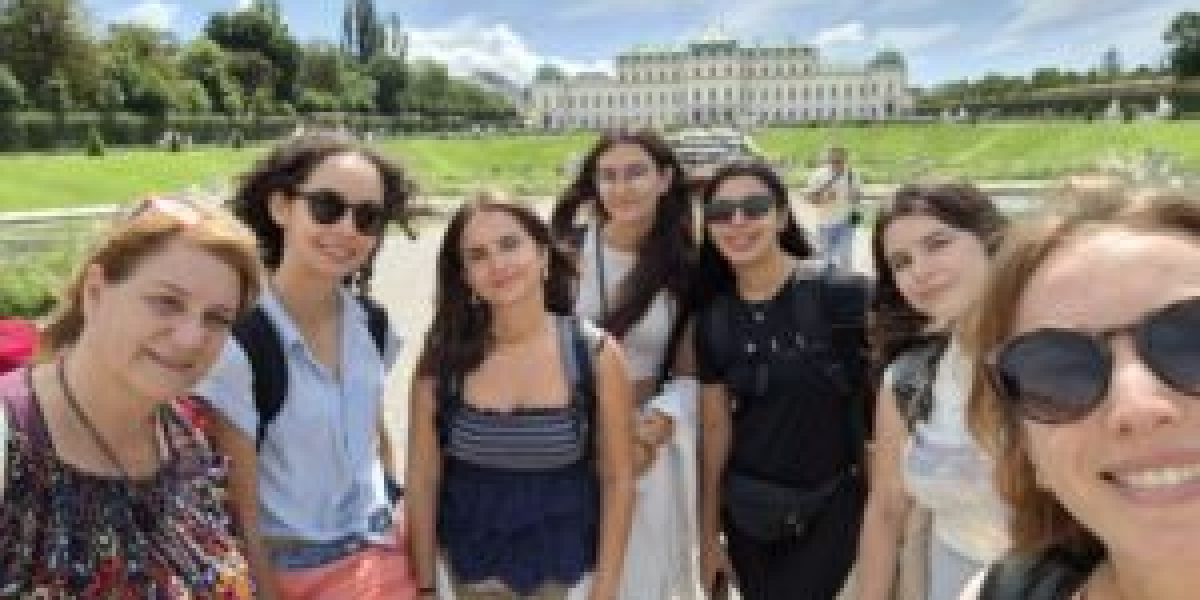 Between Palaces and Parks: A Day Devoted to Culture and Openness