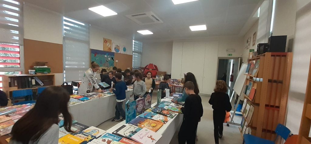Feira do Livro na Escola de Bairro