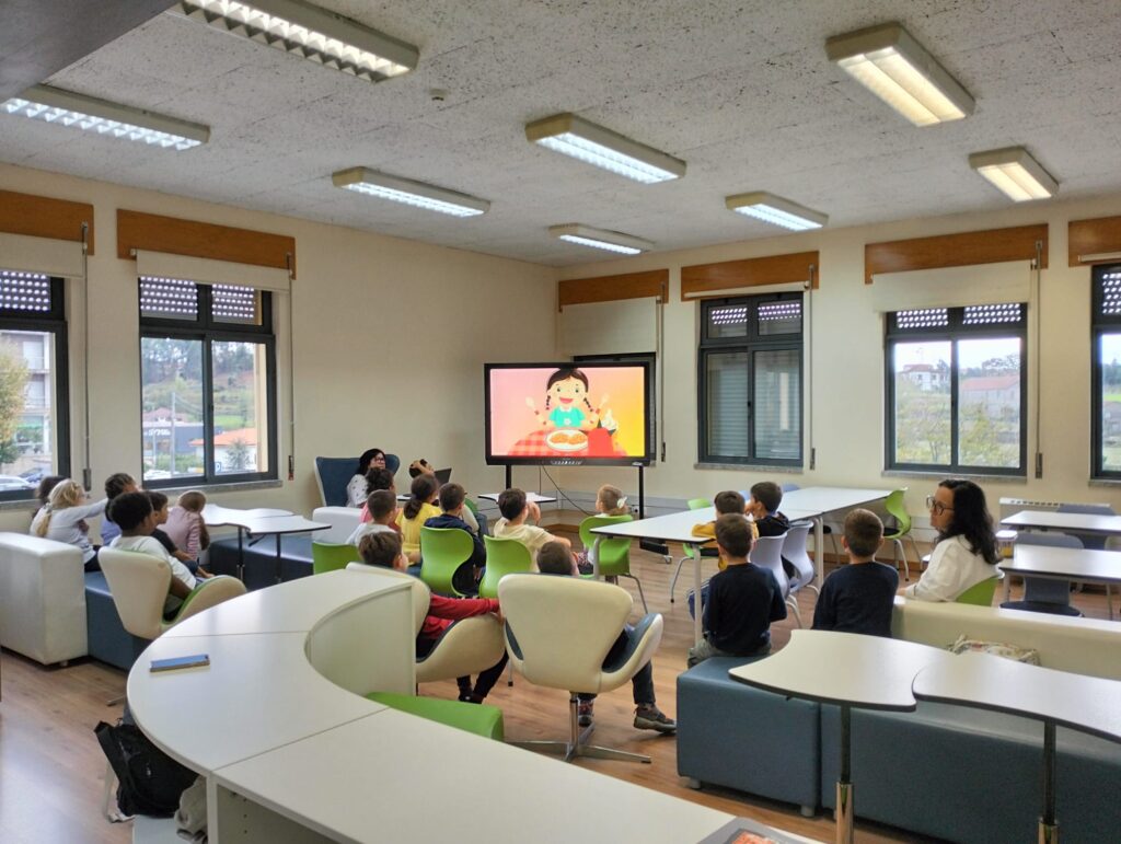 Hora do conto para o 2.º ano da escola sede (prof.ª Hélia)