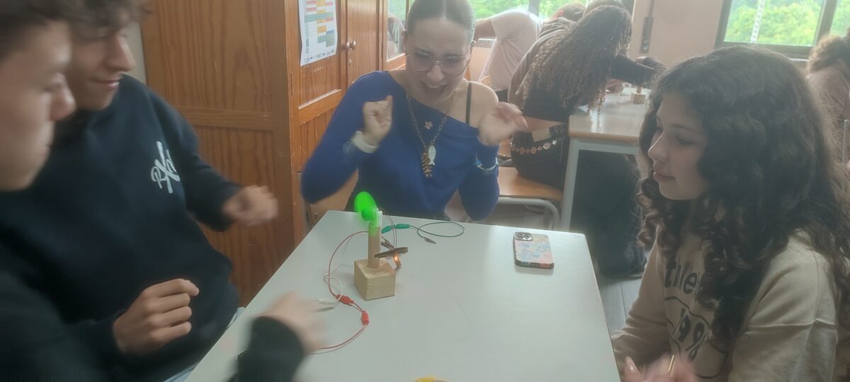 Na EB Terras do Ave os “Eletrões estão em Ação?”, estão os eletrões e os alunos.