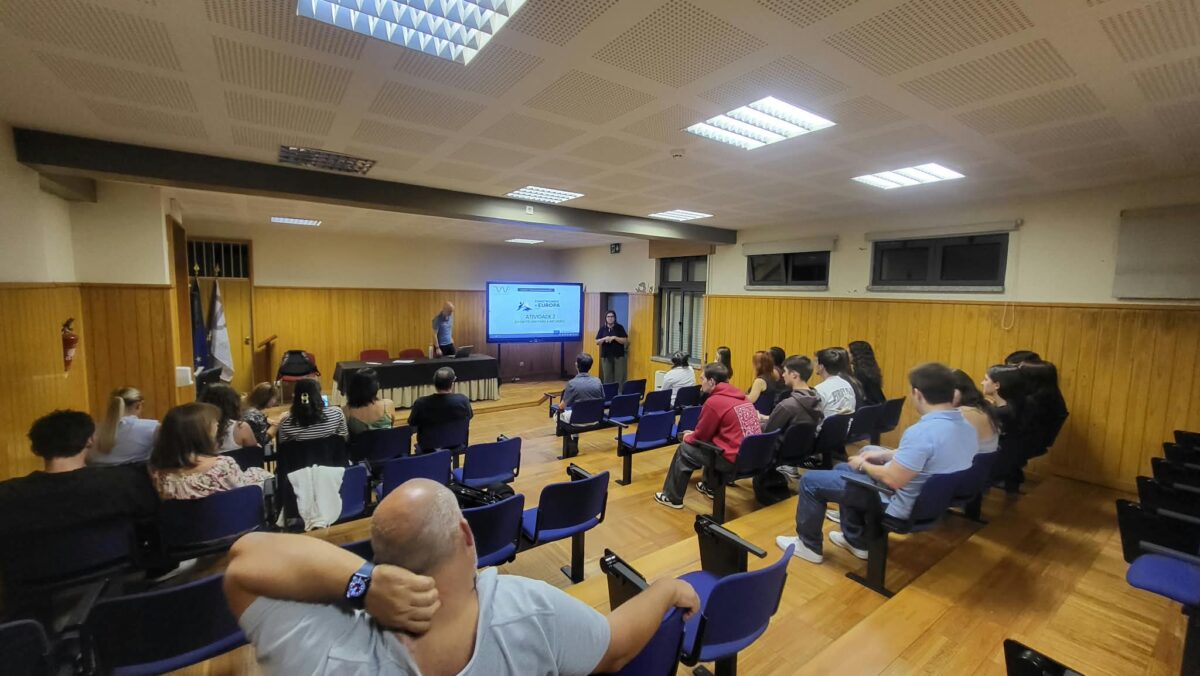 Projeto Erasmus+ “Construindo a Europa Juntos” partilha experiências com a comunidade educativa