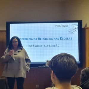 Deputadas visitam a Escola Básica Terras do Ave no âmbito do Parlamento dos Jovens