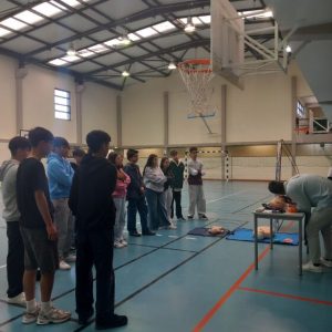 Sessões práticas de Suporte básico de vida para alunos do 9.ºano dinamizadas pelo Curso de Auxiliar de Farmácia da CIOR