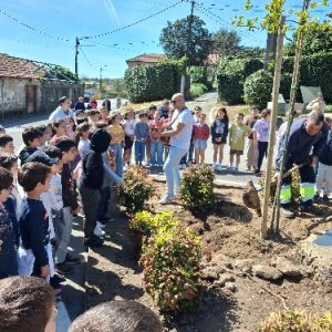 EB de Castelões assinala o Dia da Floresta com plantação de um novo carvalho