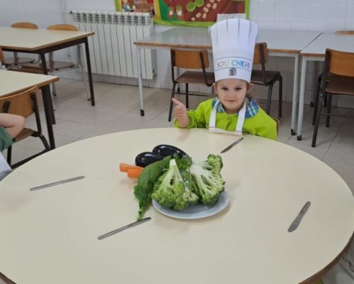 Pequenos Chefes do JI 6 de Oliveira de S. Mateus dão sabor à Semana da Alimentação com a confeção de uma sopa