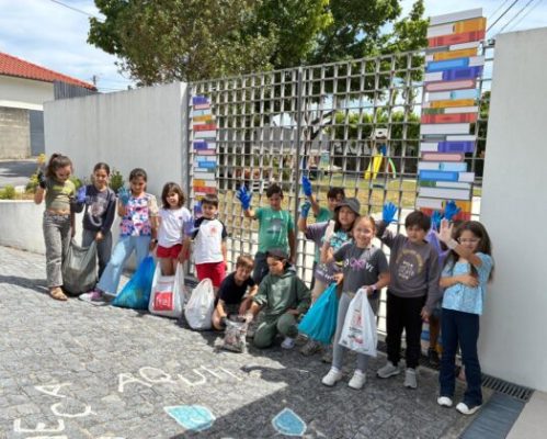 Alunos da EB Bairro promovem limpeza das bermas da estrada no Dia do Ambiente