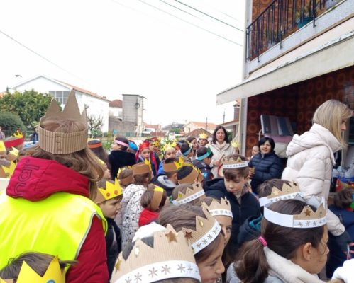 Cantar dos Reis na EB de Oliveira Santa Maria