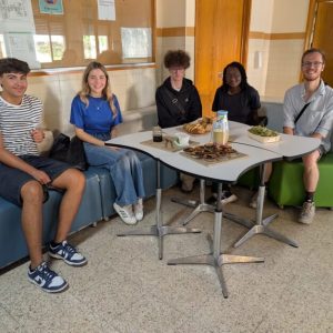 Mais uma equipa de voluntários, no âmbito do Corpo Europeu de Solidariedade, que chega à nossa escola, para participar na Semana da Empatia e do Acolhimento
