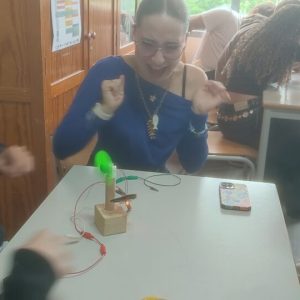 Na EB Terras do Ave os “Eletrões estão em Ação?”, estão os eletrões e os alunos.
