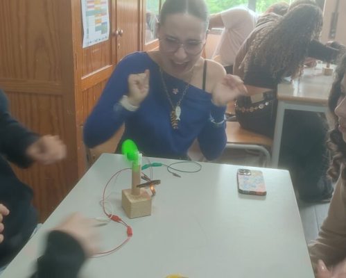Na EB Terras do Ave os “Eletrões estão em Ação?”, estão os eletrões e os alunos.