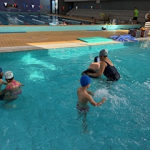 Alunos da EB Bairro iniciam aulas de Natação Adaptada no âmbito do projeto “Mais e Melhores Anos – Desporto Adaptado”