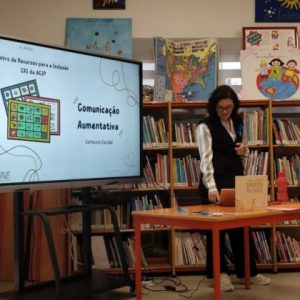 Workshop sobre Comunicação Aumentativa e Sistemas de Comunicação na EB Bairro