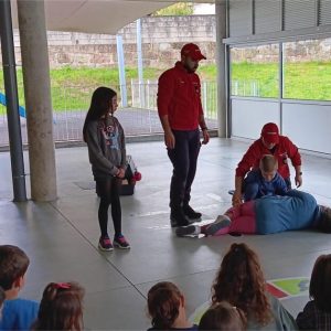 Bombeiros de Vila Nova de Famalicão promovem ação de sensibilização sobre primeiros socorros na comunidade escolar