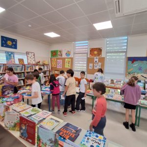 Feira do Livro itinerante na Biblioteca da EB de  Bairro