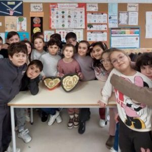 Alunos do 3.º ano da EB de Bairro celebram Dia da Amizade com escolhas saudáveis