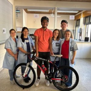 Um gesto que vale ouro: solidariedade transforma o dia de um aluno da Escola Básica de Terras do Ave